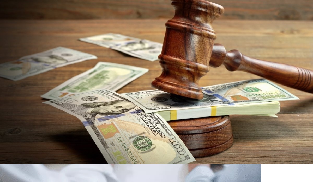 How a Divorce Lawyer Can Help You Save Money?